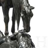 Große Bronzefigur eines trauernden Pferdes mit gefallenem Krieger - photo 7