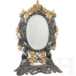 Gusseiserner Trophäenspiegel, 19. Jahrhundert Gusseiserner Trophäenspiegel, 19. Jahrhundert