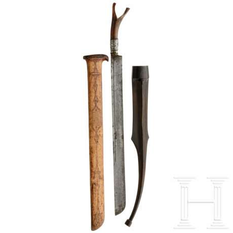 Pedang, Südostasien, 19. Jahrhundert, und ein Messergriff - фото 2