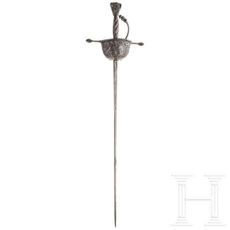 Eisengeschnittener Glockendegen, Sammleranfertigung unter Verwendung alter Teile im Stil des 17. Jhdts. - photo 2