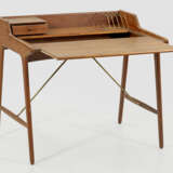 Kleiner Schreibtisch von Svend Aage Madsen mit Armlehnstuhl - Foto 2
