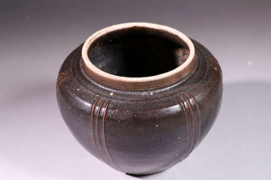 A BLACK-GLAZED JAR SONG DYNASTY (960-1279) - фото 2