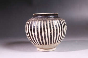 A BLACK-WHITE-GLAZED JAR SONG DYNASTY (960-1279)
