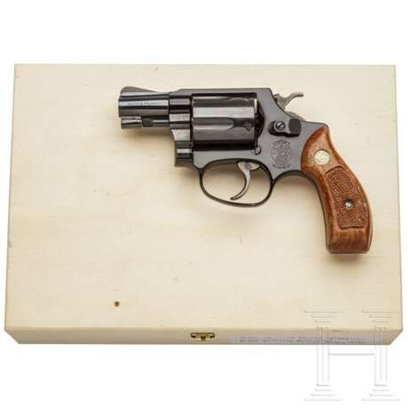 Smith & Wesson Modell 37, "The .38 Chief's Special Airweight", in Kiste - фото 1