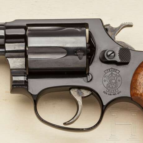 Smith & Wesson Modell 37, "The .38 Chief's Special Airweight", in Kiste - фото 3