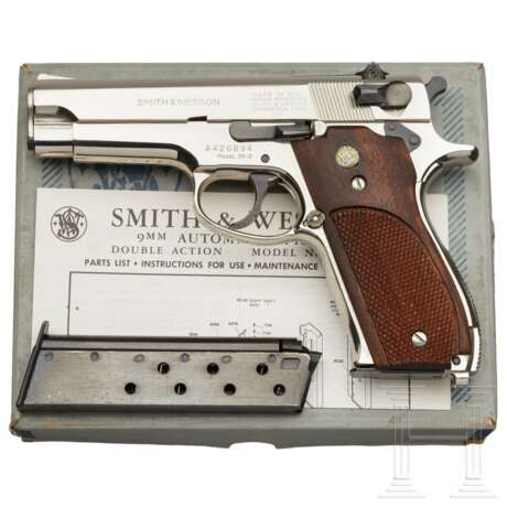 Smith & Wesson Modell 39-2, "1st Generation DA 9 mm", vernickelt, im Karton - Foto 1