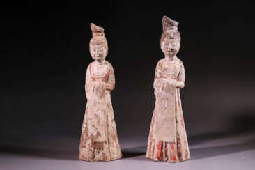 A PAIR OF WHITE POTTERY LADIES TANG DYNASTY (618-907)