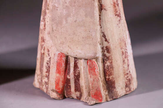 A PAIR OF WHITE POTTERY LADIES TANG DYNASTY (618-907) - Foto 6