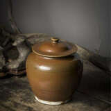 A BROWN-GLAZED JAR DING YAO JIN DYNASTY (907-1125) - Foto 1