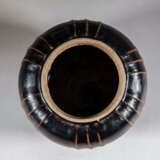 A BLACK-GLAZED JAR YAOZHOU YAO SONG DYNASTY (960-1279) - Foto 3
