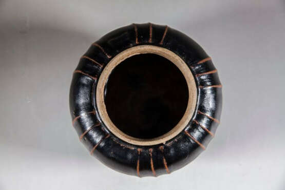 A BLACK-GLAZED JAR YAOZHOU YAO SONG DYNASTY (960-1279) - Foto 3