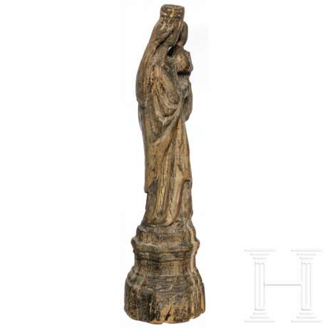 Hölzerne Statuette einer Madonna, Nordeuropa, 18. Jahrhundert - photo 3