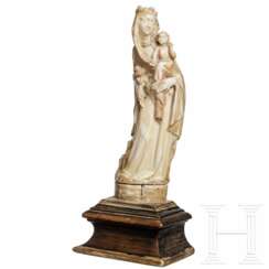 Skulptur einer Madonna mit Kind im gotischen Stil, wohl Frankreich, 19. Jahrhundert