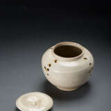 A JINJING YAO WHITE-GLAZED JAR SONG DYNASTY (960-1279) - Foto 2