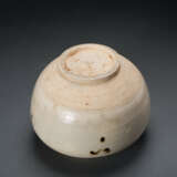 A JINJING YAO WHITE-GLAZED JAR SONG DYNASTY (960-1279) - Foto 4