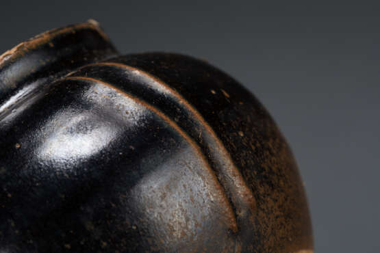 A BLACK-GLAZED JAR JIN DYNASTY (907-1125) - фото 2