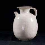 A WHITE-GLAZED EWER GONGXIAN YAO TANG DYNASTY (618-907) - photo 2