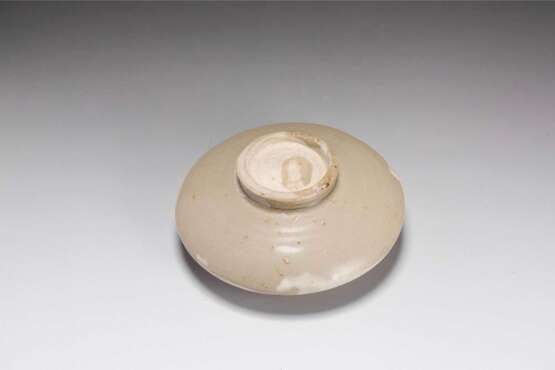 A SET OF WHITE-GLAZED CUP AND STAND XING YAO FIVE DYNASTY (907-979) - фото 5