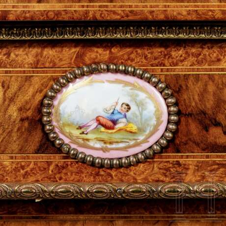 Aufwendig furnierte Anrichte im Louis XVI-Stil, Frankreich, 20. Jahrhundert - Foto 2