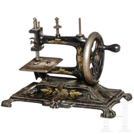 Kleine Handkurbel-Tischnähmaschine, deutsch, um 1900 - Foto 1