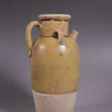 A YELLOW-GLAZED EWER HENAN YAO TANG DYNASTY (618-907) - photo 1