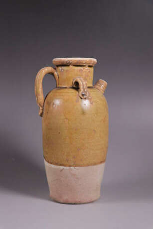 A YELLOW-GLAZED EWER HENAN YAO TANG DYNASTY (618-907) - photo 1