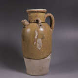 A YELLOW-GLAZED EWER HENAN YAO TANG DYNASTY (618-907) - photo 2