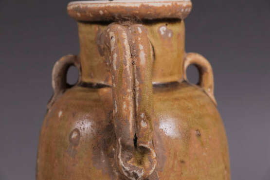 A YELLOW-GLAZED EWER HENAN YAO TANG DYNASTY (618-907) - photo 3