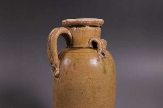 A YELLOW-GLAZED EWER HENAN YAO TANG DYNASTY (618-907) - photo 4