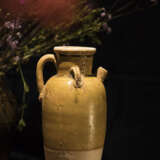 A YELLOW-GLAZED EWER HENAN YAO TANG DYNASTY (618-907) - photo 5