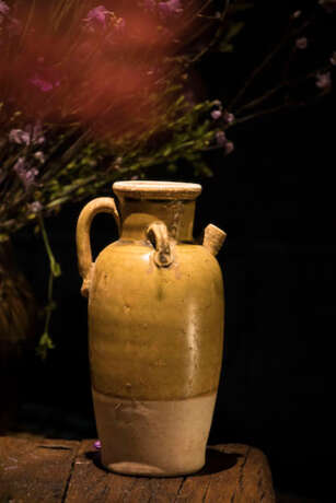 A YELLOW-GLAZED EWER HENAN YAO TANG DYNASTY (618-907) - photo 5