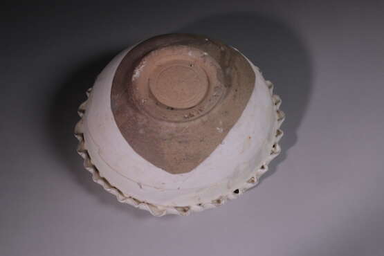 A FLOWER SHAPE WASHER CIZHOU YAO SONG DYNASTY (960-1279) - photo 3