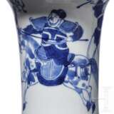 Weiß-blaue Gu-Vase, China, 20. Jahrhundert - Foto 4
