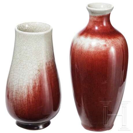 Zwei rötlich glasierte Vasen, China, 20. Jahrhundert - photo 2
