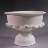 A WHITE-GLAZED XINGLU GONGXIAN YAO TANG DYNASTY (618-907) - photo 1