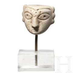 Marmorköpfchen einer Gottheit, sumerisch, 3. Jahrtausend vor Christus