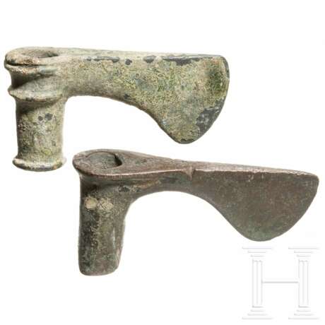 Zwei Tüllenäxte, Bronze, Luristan, Westiran, 2500 - 2000 vor Christus - Foto 1