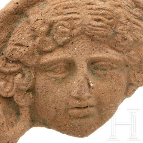 Griechisches Terrakotta-Antefix mit Gorgoneion, 3. - 2. Jahrhundert vor Christus - фото 3