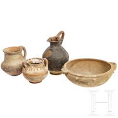 Vier Keramikgefäße aus unterschiedlichen Kulturen, 2. - 1. Jahrtausend vor Christus
