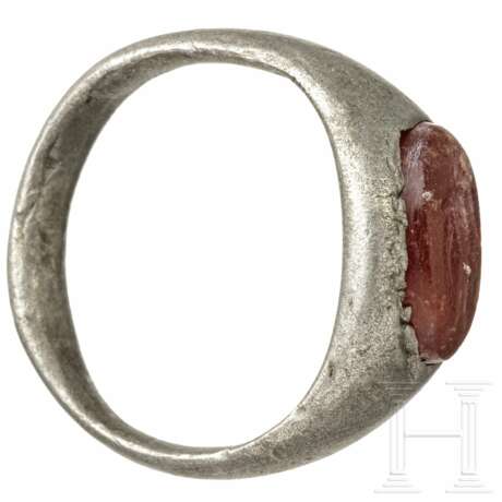 Silberner Ring mit Gemme, römisch, 2. - 3. Jahrhundert - Foto 2