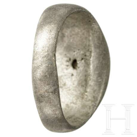 Silberner Ring mit Gemme, römisch, 2. - 3. Jahrhundert - Foto 3