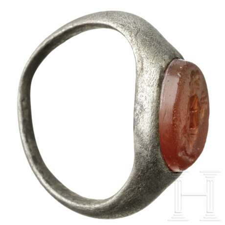 Silberner Ring mit Gemme, römisch, 2. - 3. Jahrhundert - Foto 2