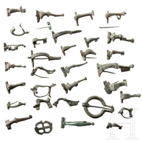 32 Bronze-Fibeln, römisch, 1. - 4. Jahrhundert - Foto 2