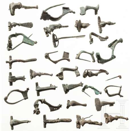 30 Bronze-Fibeln, römisch, 1. - 3. Jahrhundert - Foto 2