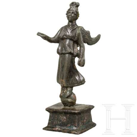Bronzestatuette der Siegesgöttin Victoria, römisch, 2. - 3. Jahrhundert - photo 1