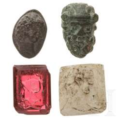 Ein Miniatur-Satyrkopf aus Bronze, eine Gemme mit Minervakopf und zwei geschnittene Steine, römisch, 1. - 3. Jahrhundert