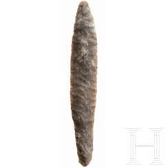 Eine Speerspitze aus Flint, Dänemark, jüngere Steinzeit, ca. 3. Jahrtausend vor Christus