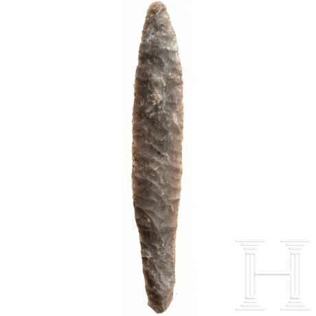Eine Speerspitze aus Flint, Dänemark, jüngere Steinzeit, ca. 3. Jahrtausend vor Christus - photo 1
