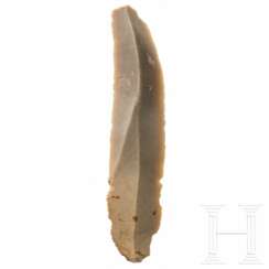 Lange Klinge aus hellem Flint, Dordogne, Frankreich, Jungpaläolithikum, ca. 30.000 - 20.000 vor Christus