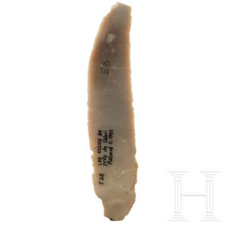 Lange Klinge aus hellem Flint, Dordogne, Frankreich, Jungpaläolithikum, ca. 30.000 - 20.000 vor Christus - фото 2